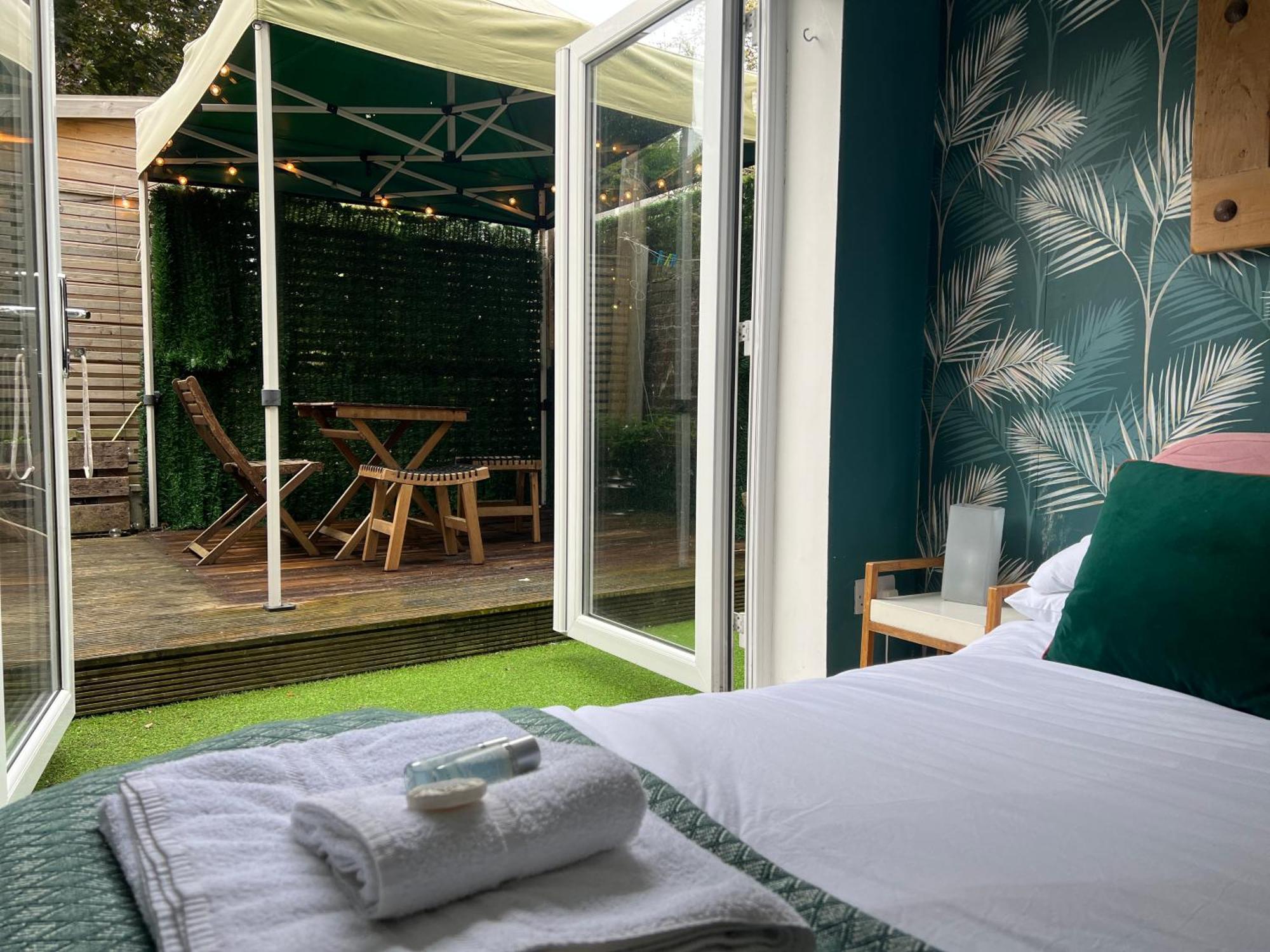 Stylish & Cosy Margate Escape With Hot Tub And Log Burner Dogs Welcome Exterior photo
