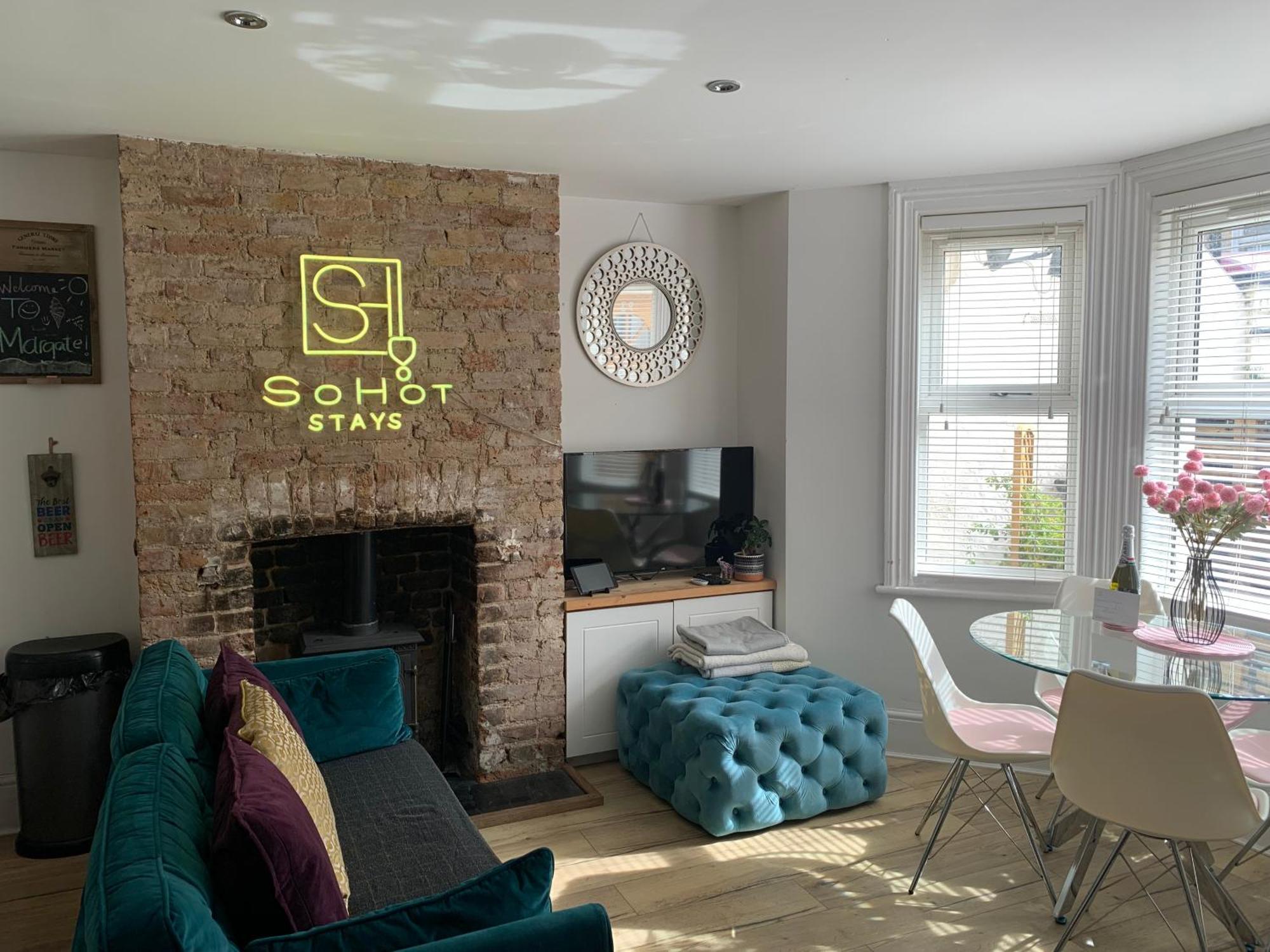 Stylish & Cosy Margate Escape With Hot Tub And Log Burner Dogs Welcome Exterior photo
