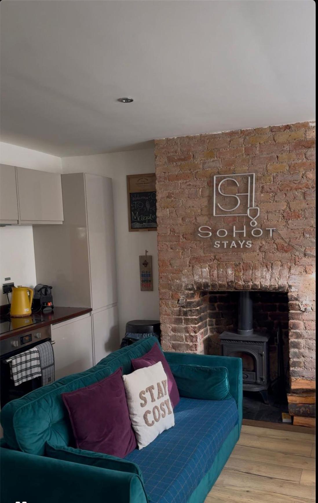 Stylish & Cosy Margate Escape With Hot Tub And Log Burner Dogs Welcome Exterior photo